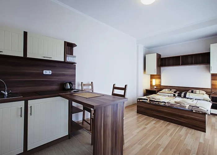 Kocsis Apartman Es Camping